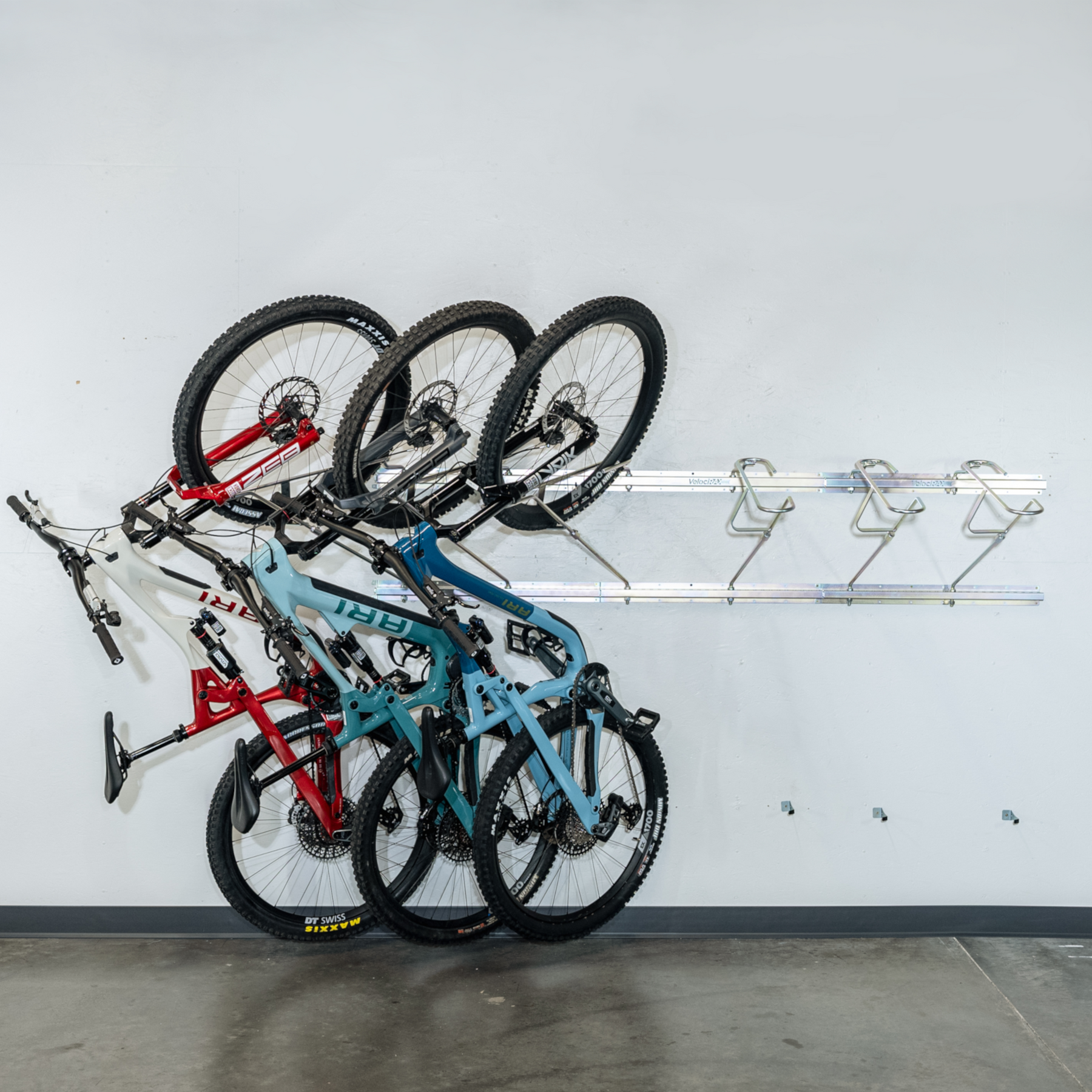 Piviting Rear Bike Rack Tilt & Pivot Garage Bike Rack – VelociRAX Europe